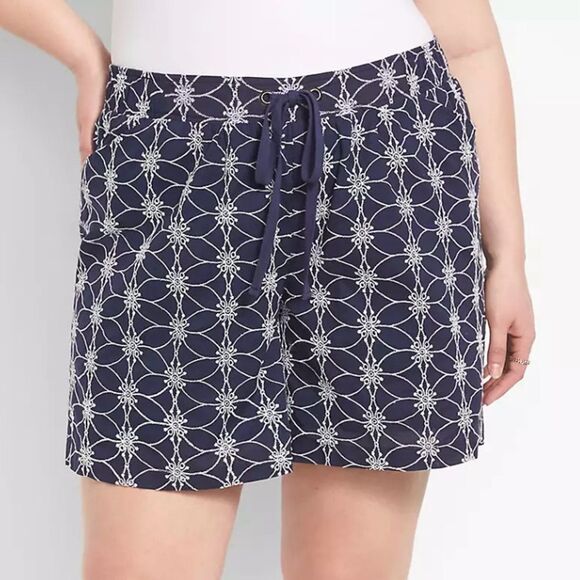 Lane Bryant Blue and White Soft Eyelet Pull-On Short 100% Cotton Size 20 - Picture 1 of 11